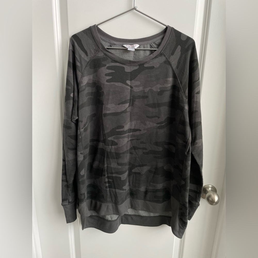 Danskin Gray Camo Long Sleeve Top